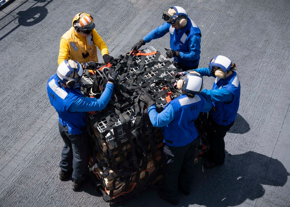 USNS Comfort Conducts Vertical Replenishment