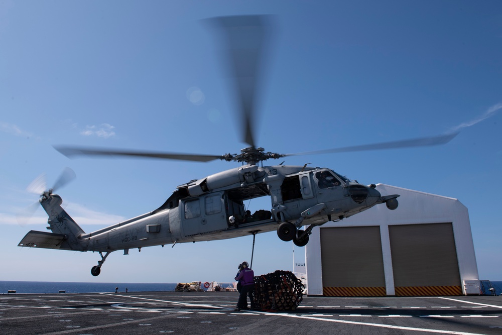 USNS Comfort Conducts Vertical Replenishment