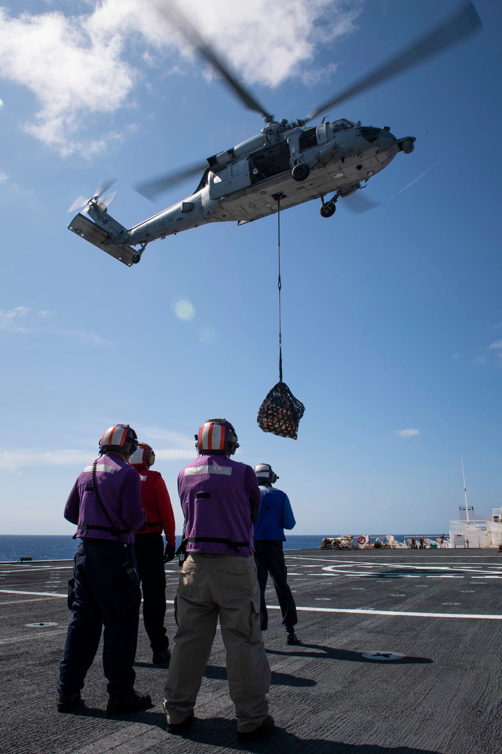 USNS Comfort Conducts Vertical Replenishment