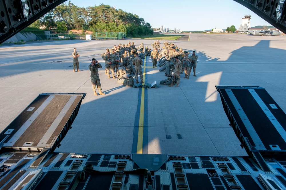 Hundreds airdropped into Romania for exercise Swift Response 19