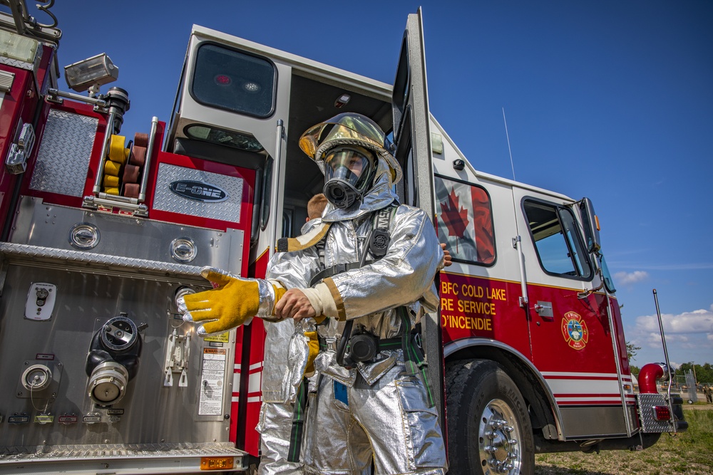 U.S. Marine Corps, Canadian firefighters extinguish fires during Sentinel Edge 2019