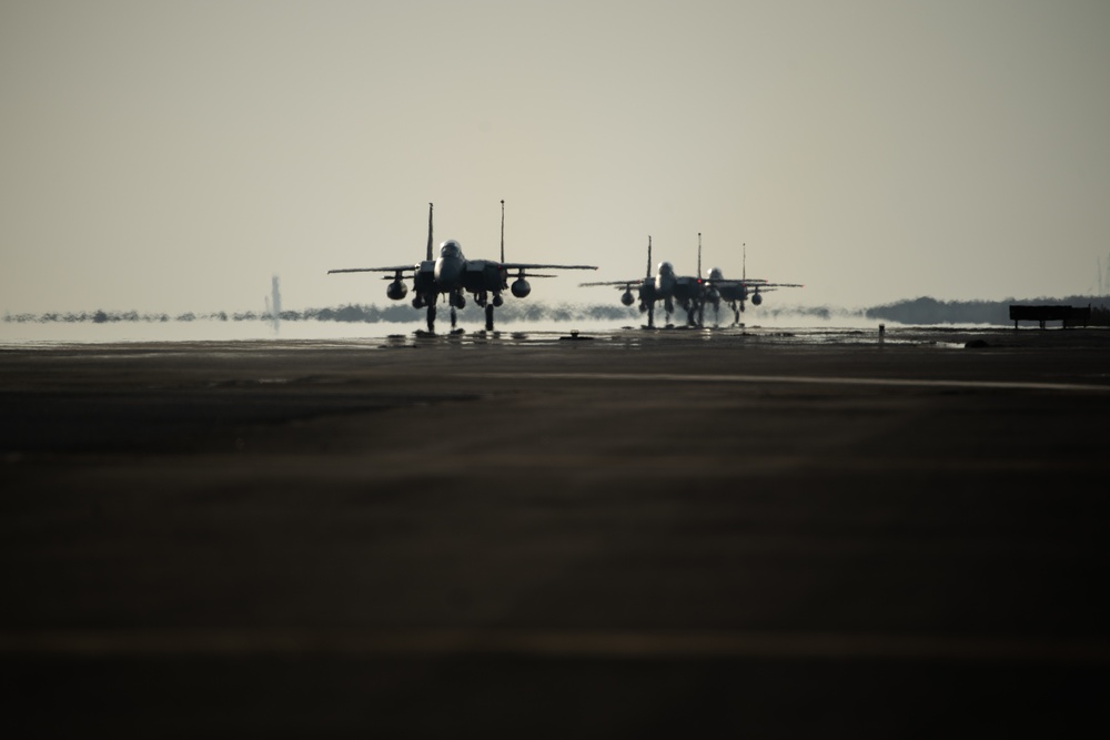 F-15E Strike Eagles arrive to ADAB