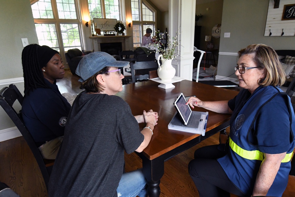 Disaster Survivor Assistance Teams and FEMA Corps Register a Resident in Lavaca, Arkansas Impacted by Recent Flooding