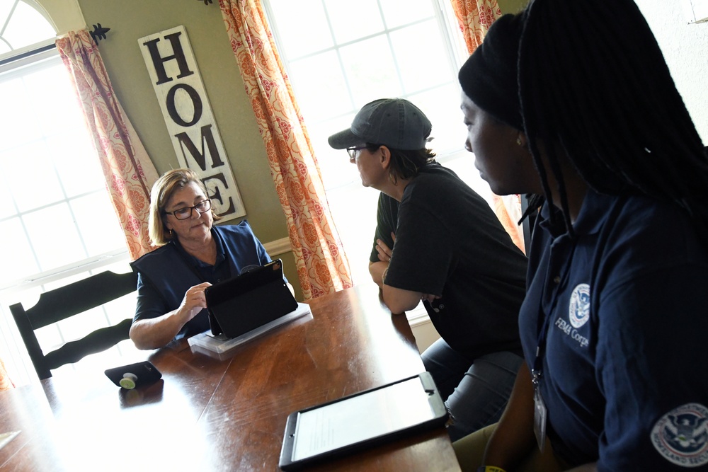 Disaster Survivor Assistance Teams and FEMA Corps Register a Resident in Lavaca, Arkansas