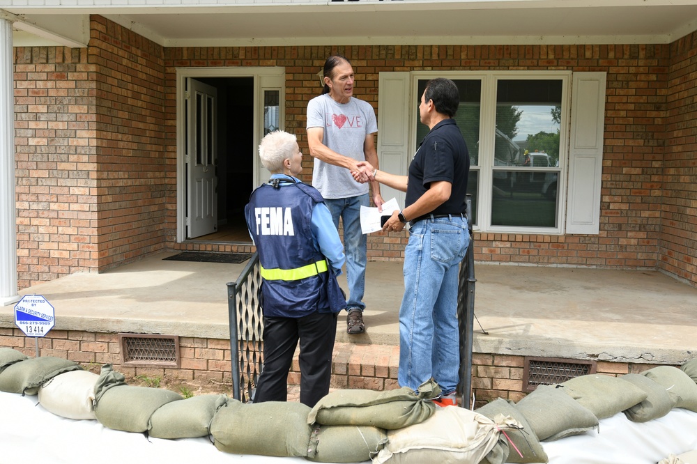 FEMA Disaster Survivor Assistance Teams Speak to Residents Impacted by Arkansas River Flooding