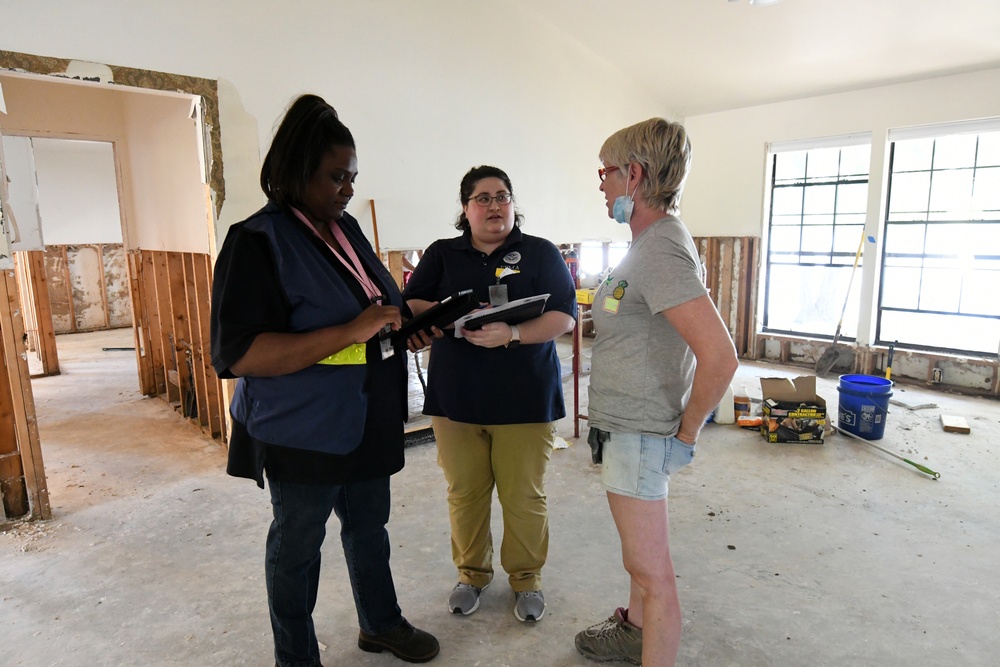 FEMA Disaster Assistance Survivor Teams Register a Resident Impacted by Recent Flooding in Arkansas