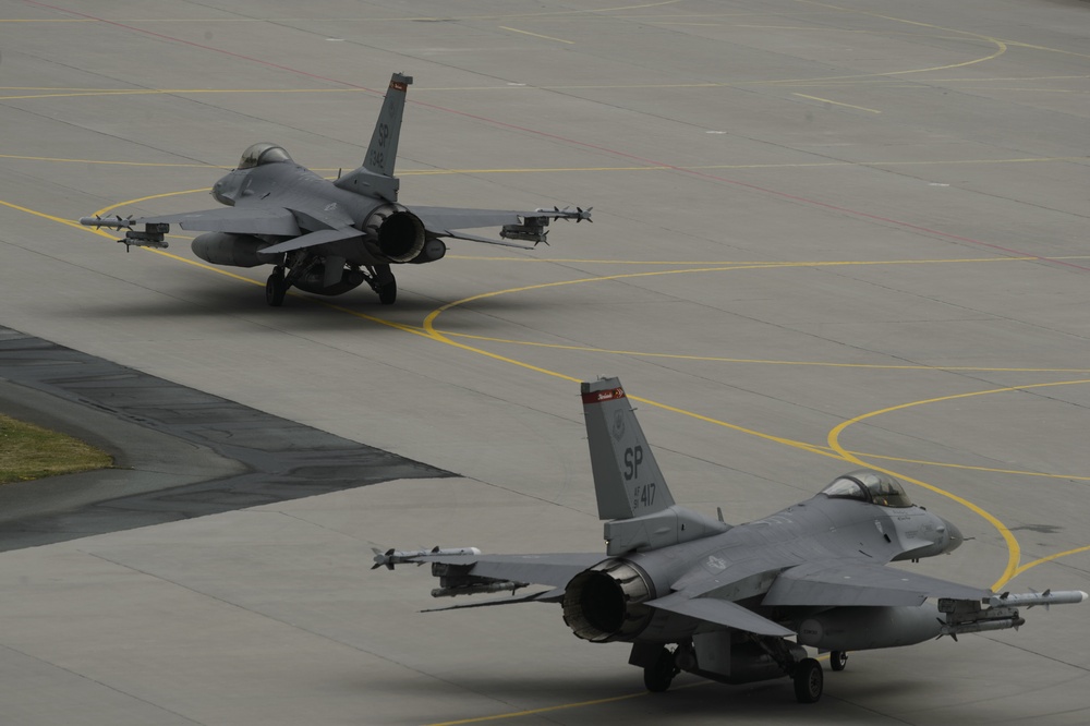 Compass Call trains with F-16s during Aviation Rotation 19-2