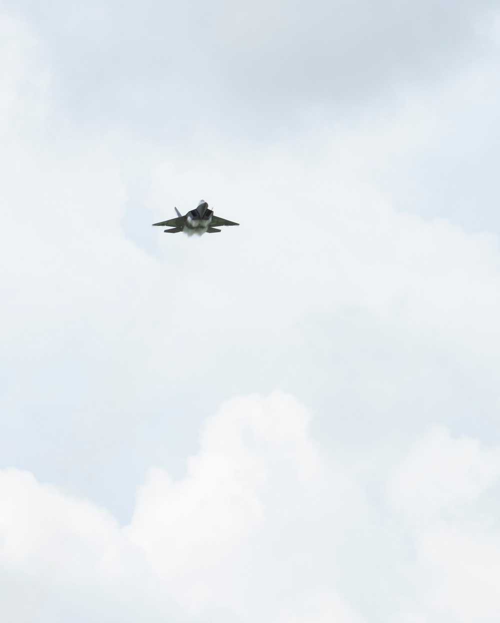 F-22 Raptor tears through the air space over Whiteman AFB during 2019 Wings Over Whiteman Air and Space Show