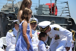 USS Paul Hamilton holds change of command