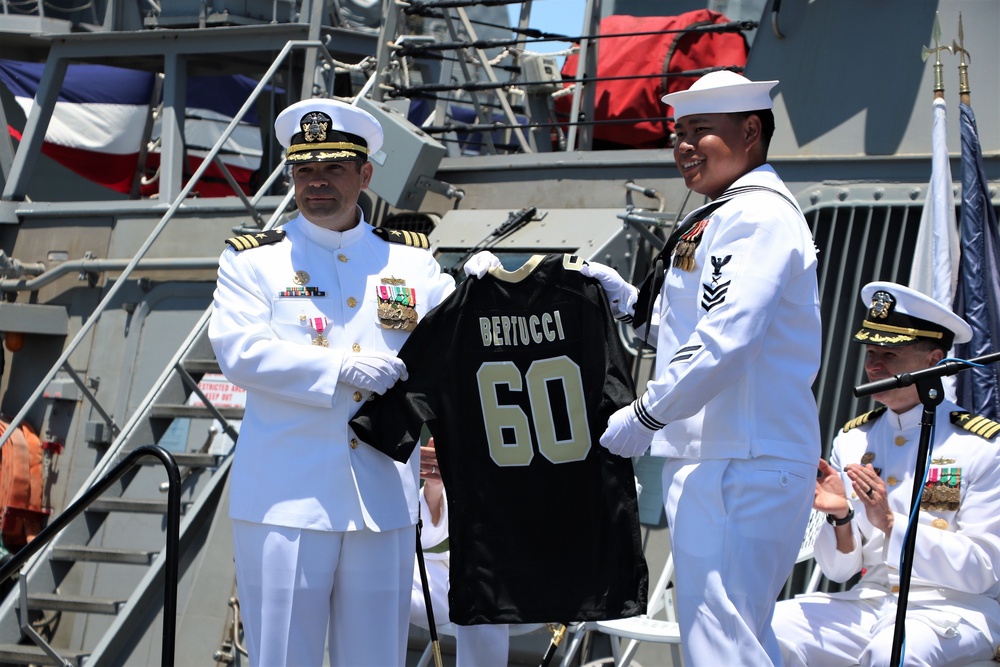 USS Paul Hamilton holds change of command