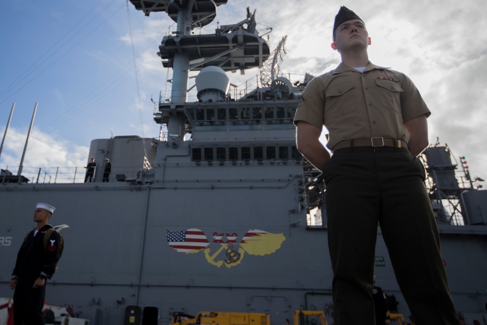 Marines, Sailors man the rails aboard USS Wasp into Sydney