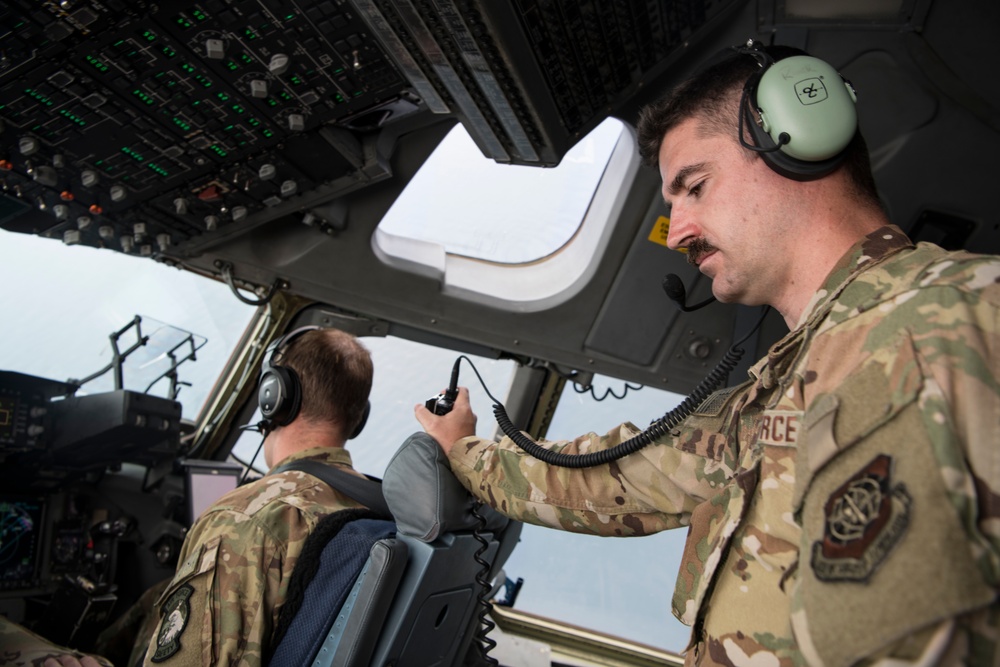 Globemaster goes “gulfing”