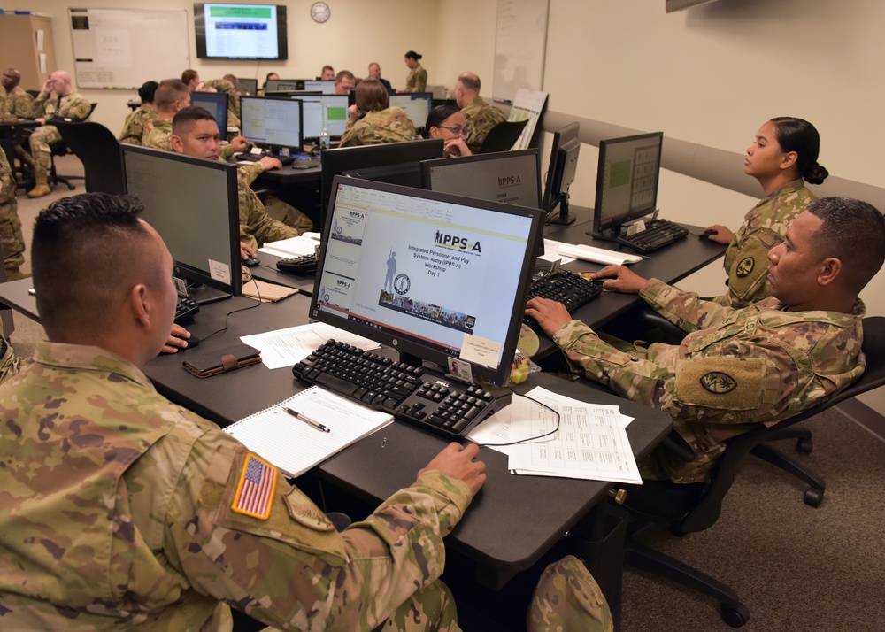 Soldiers train with live database at IPPS-A workshop