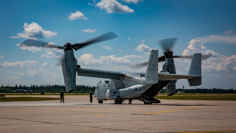 VMGR-234, VMM-764 conduct aerial refueling operation over Canada