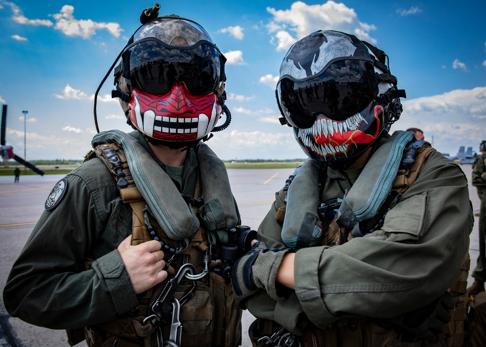 VMGR-234, VMM-764 conduct aerial refueling operation over Canada