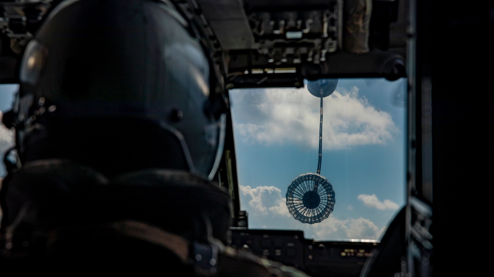 VMGR-234, VMM-764 conduct aerial refueling operation over Canada