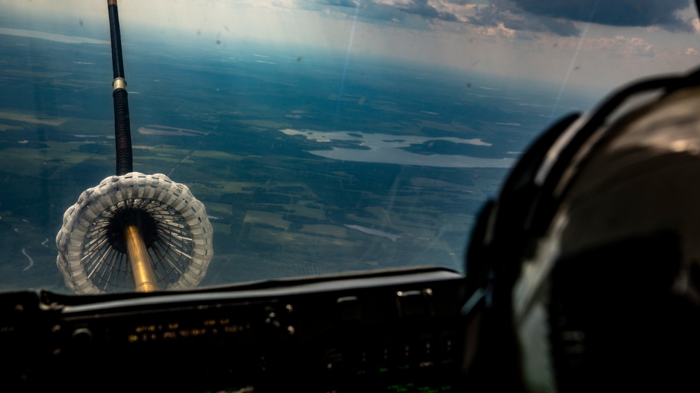 VMGR-234, VMM-764 conduct aerial refueling operation over Canada