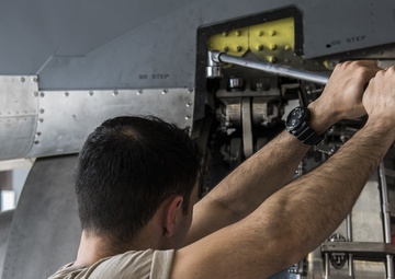 Dover: A hub for C-5 engine training