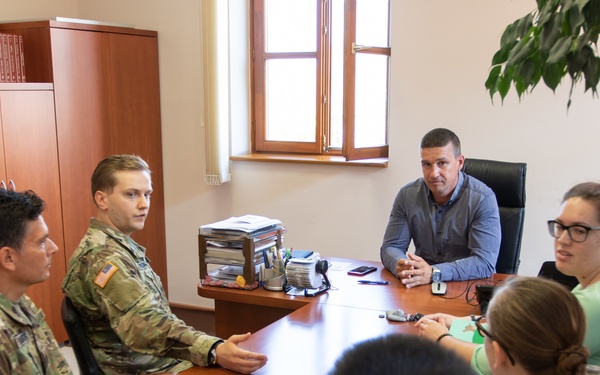 457th CA BN Meets Local Hungarian Key Leaders