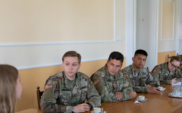457th CA BN Meets Local Hungarian Key Leaders