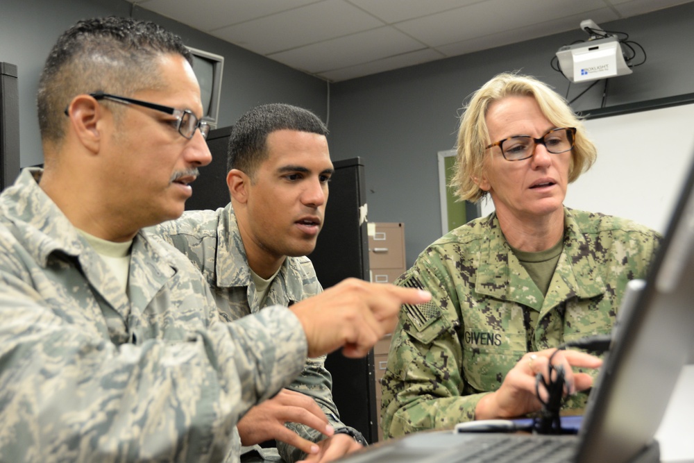 136th Comm Flight Airmen Troubleshoot Systems