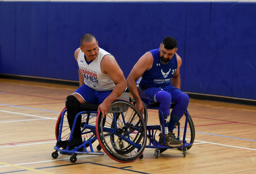Warriors practice wheelchair basketball