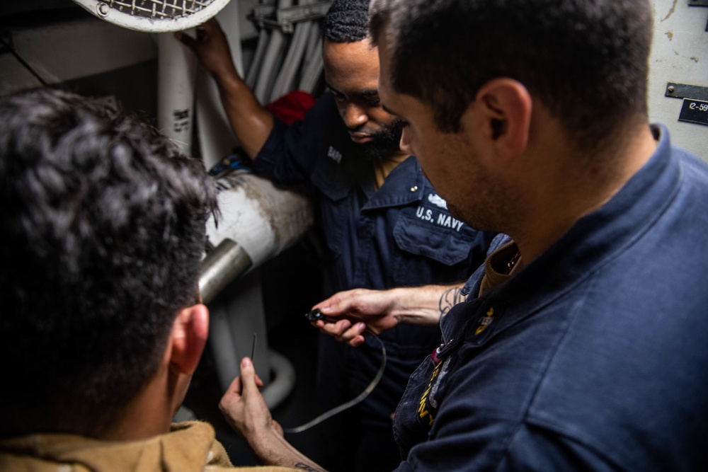 USS Harpers Ferry Conducts Damagae Control Training Exercise