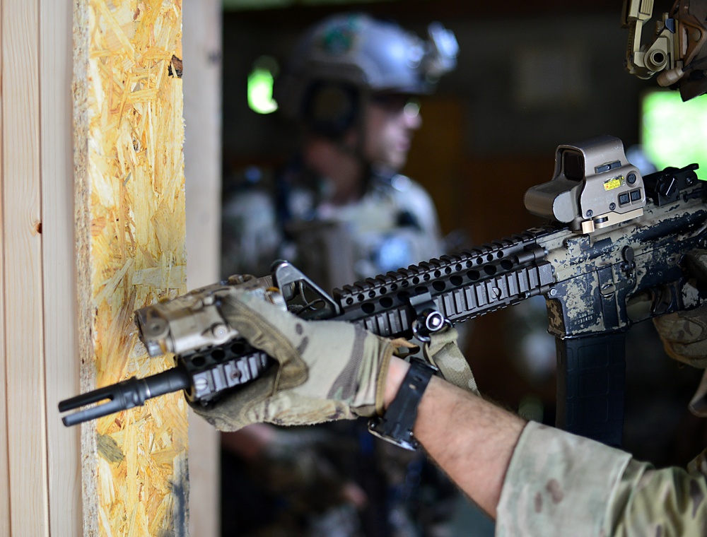 10th Special Forces Group conduct CQB training