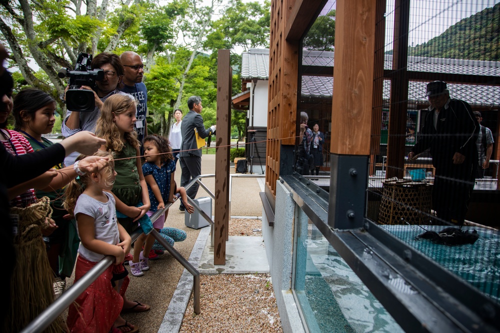 Air station families try Ukai