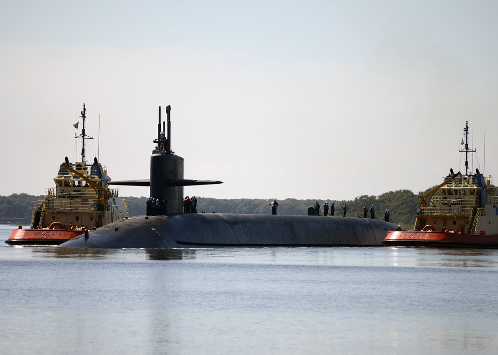 USS Rhode Island (SSBN 740) (Blue) returns to Homeport