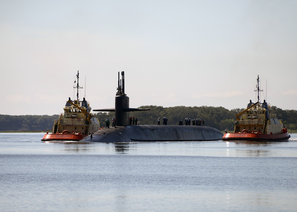 USS Rhode Island (SSBN 740) (Blue) returns to Homeport