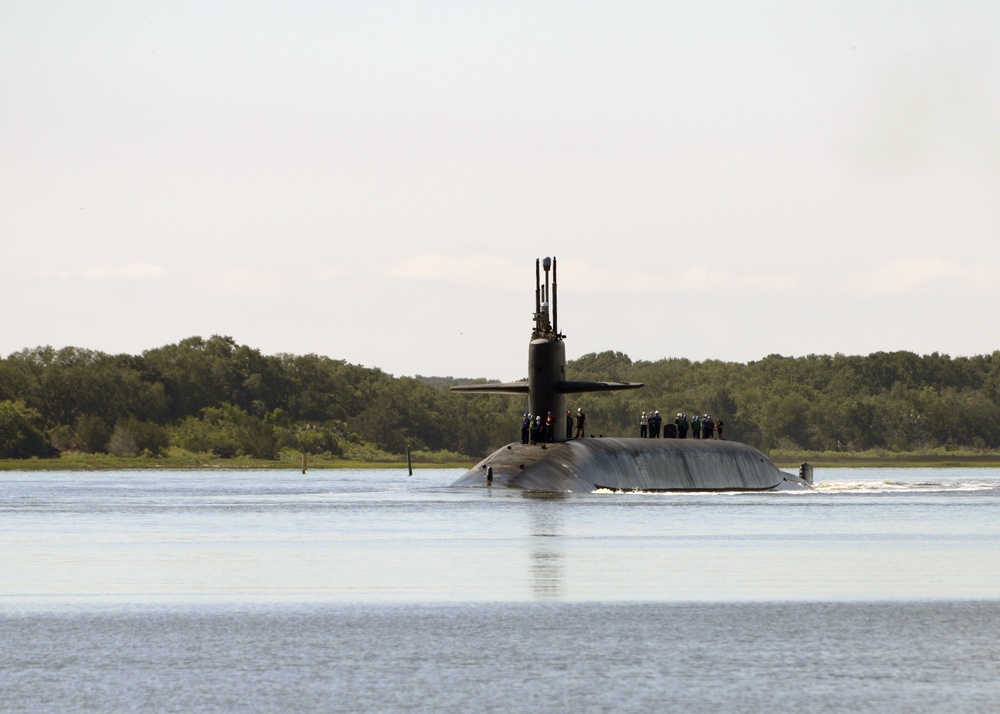 USS Rhode Island (SSBN 740) (Blue) returns to Homeport