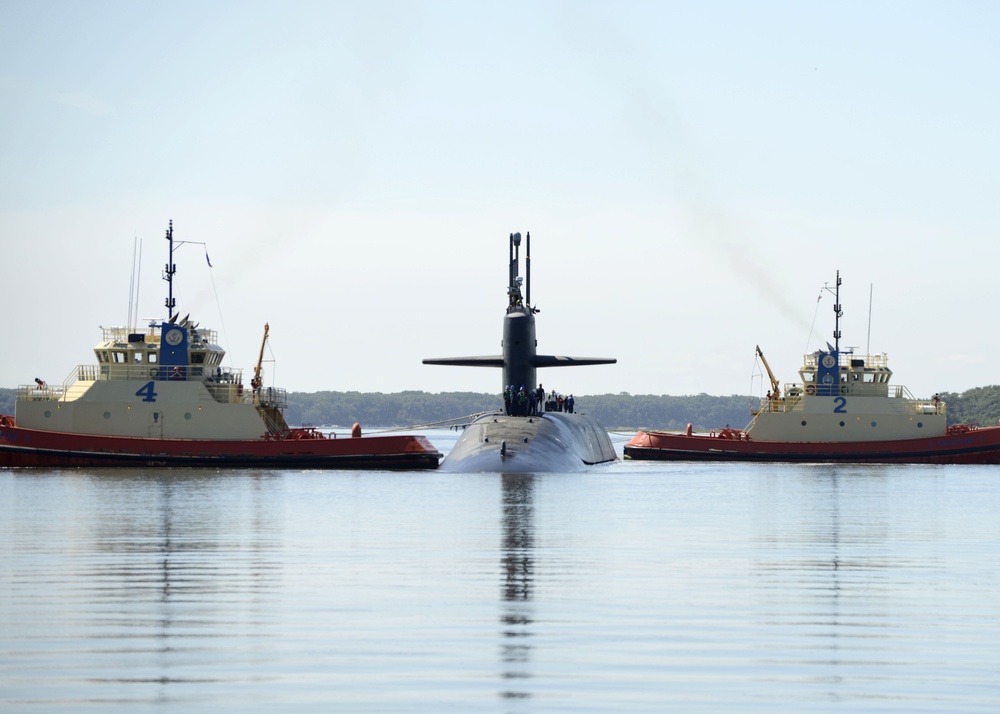 USS Rhode Island (SSBN 740) (Blue) returns to Homeport