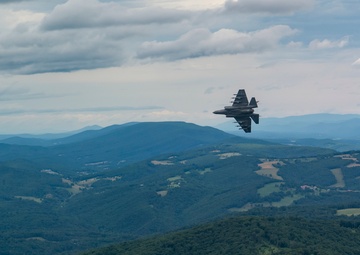 Auto-GCAS team integrates life-saving system on F-35, wins Collier trophy