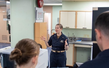 Sailors Engage in Medical Training