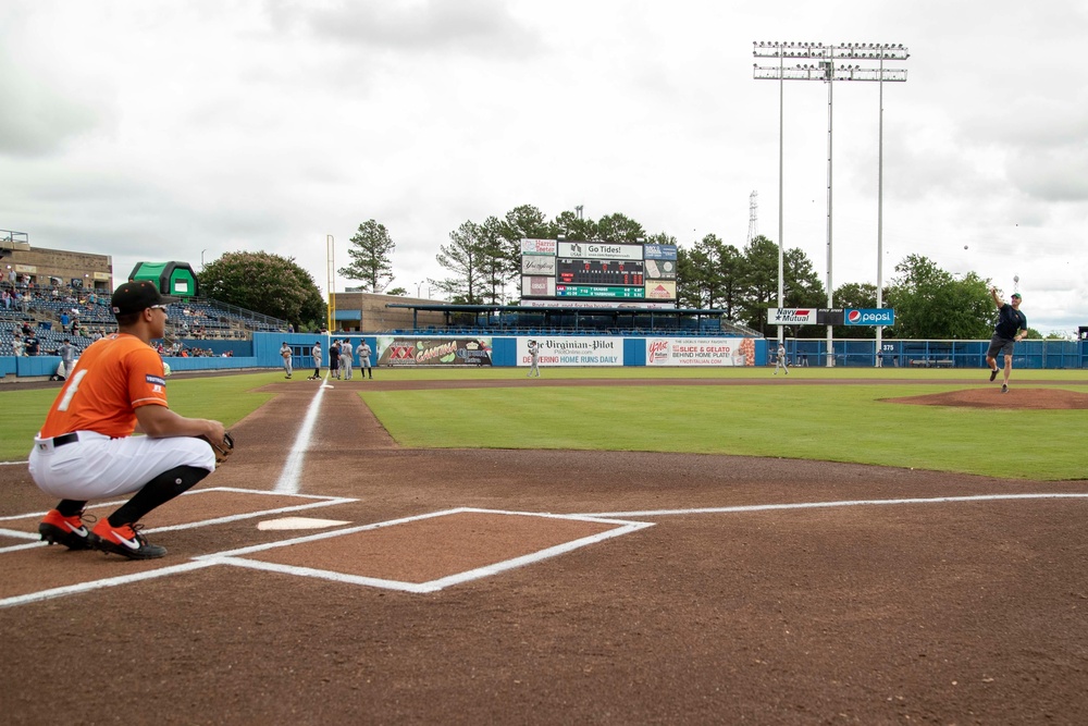 DVIDS - Images - Norfolk Tides Game [Image 3 of 4]