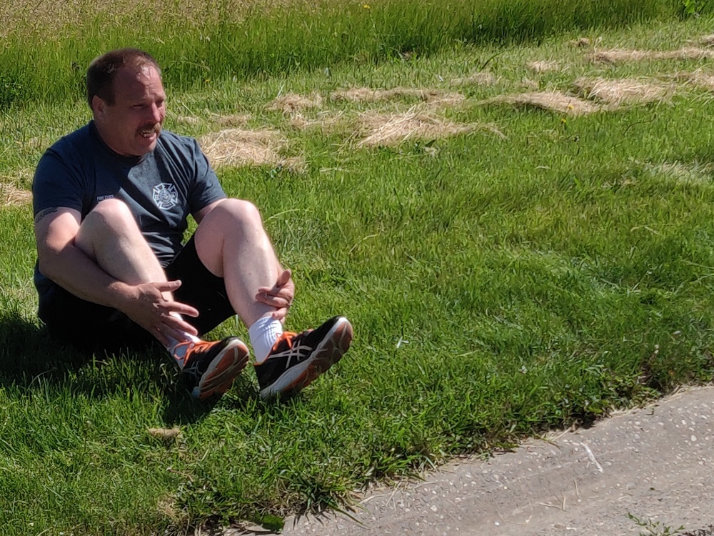 Firechief Does Sit-ups