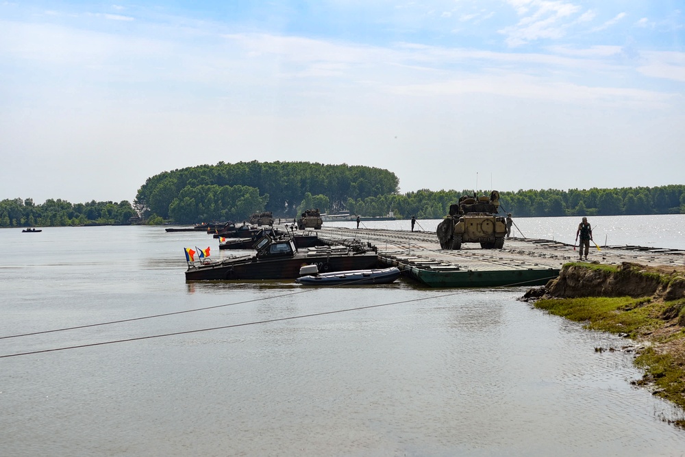 Wet Gap Crossing of the Danube