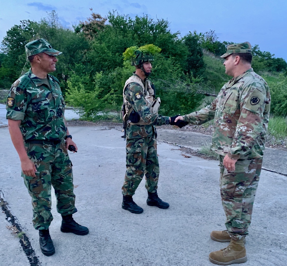 Bulgarian opposition force leaders meet Army Attache