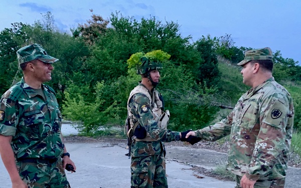 Bulgarian opposition force leaders meet Army Attache