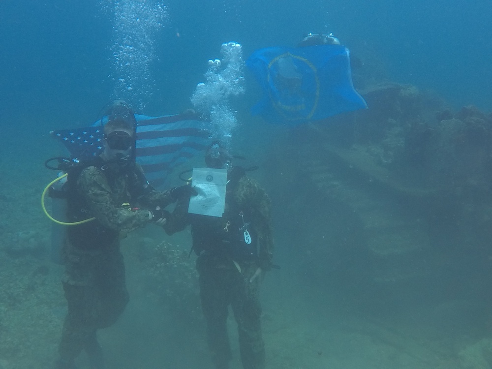 NMCB-133 Sailors Reenlist Underwater