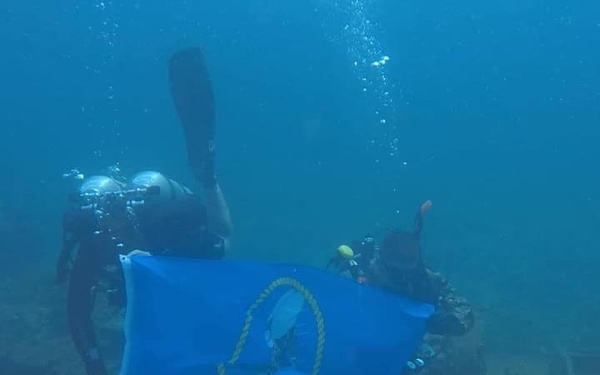 NMCB-133 Sailors Reenlist Underwater