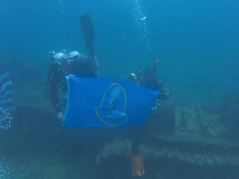 NMCB-133 Sailors Reenlist Underwater