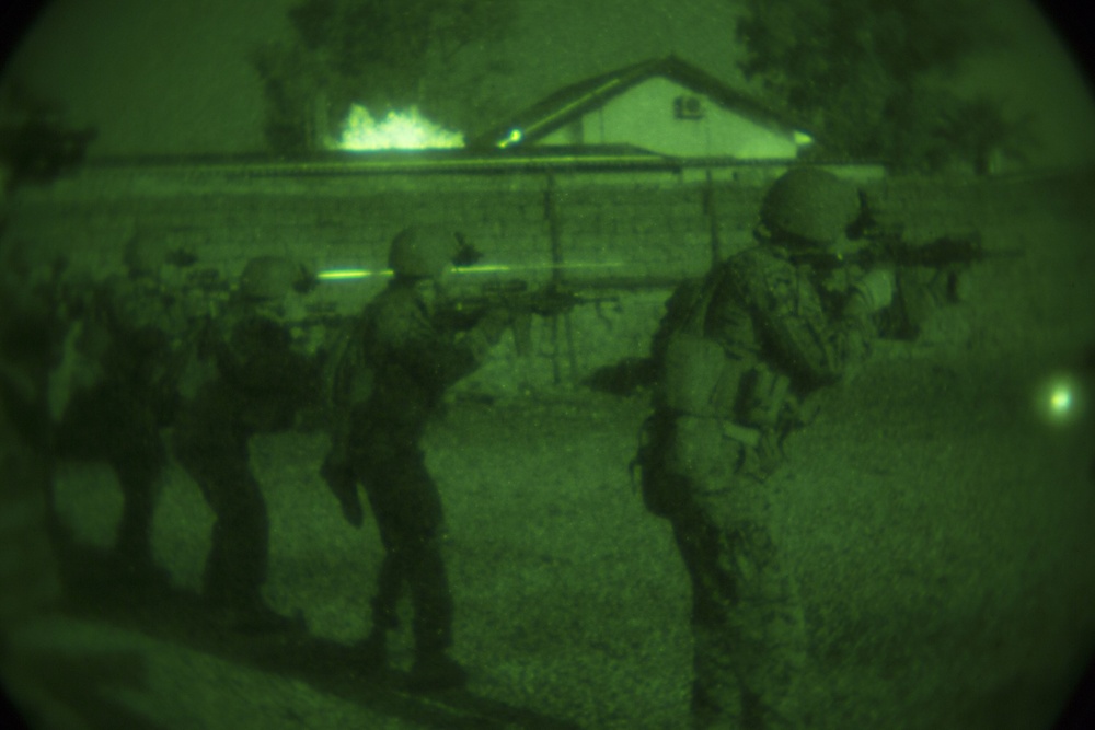 Ground Combat Element Trains in Low Light