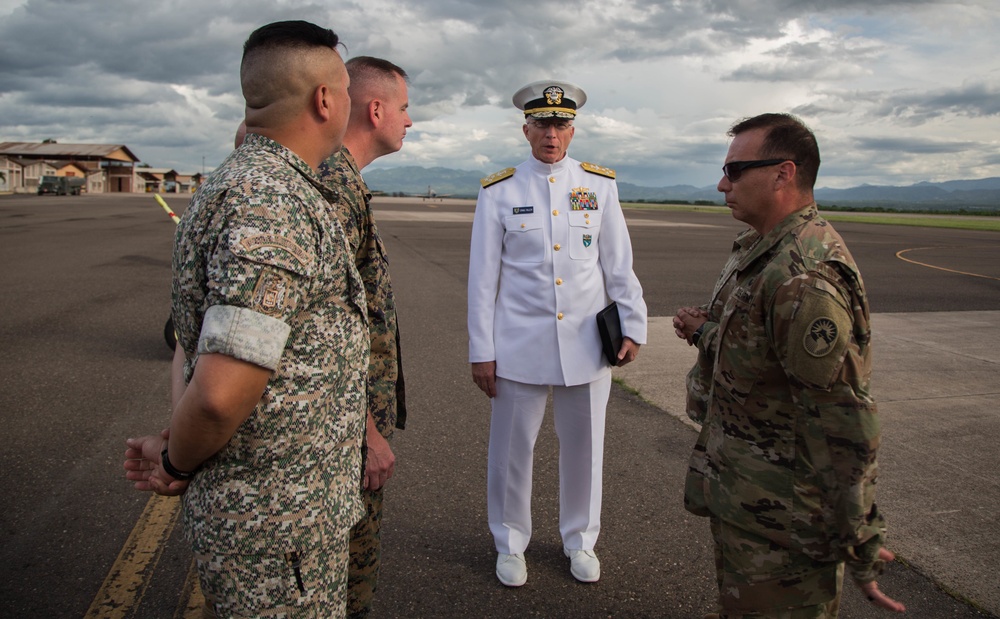 SOUTHCOM Commander visits Marines