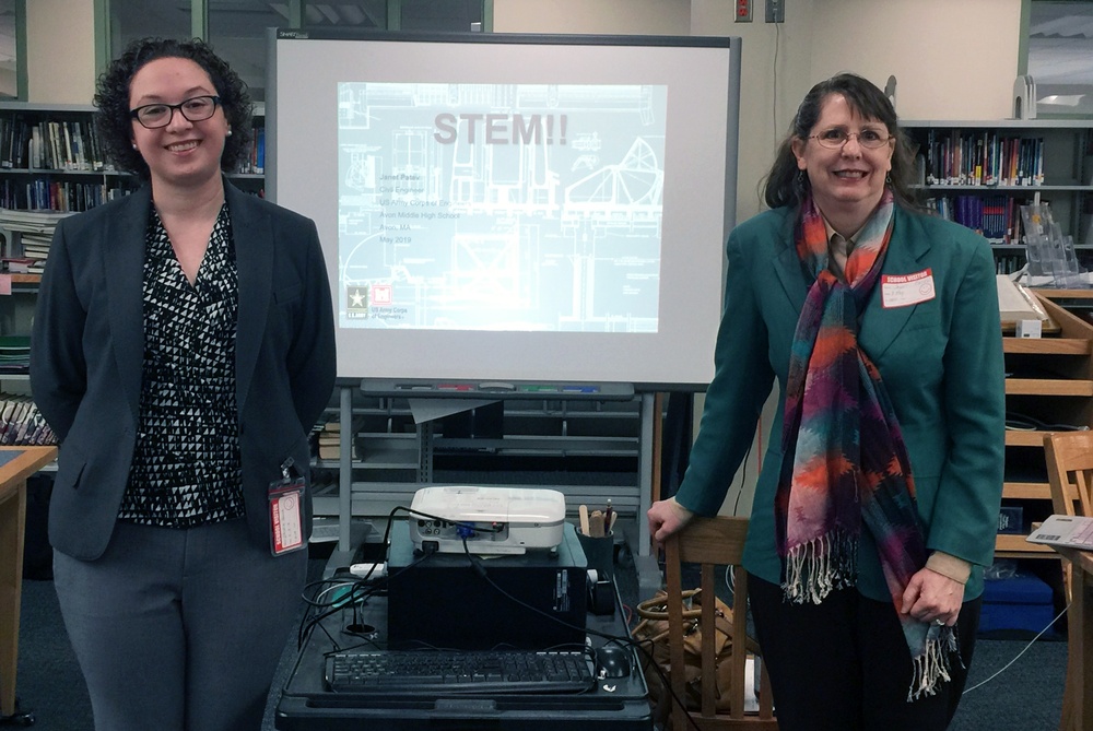 District team discuss careers, encourage studying during STEM event