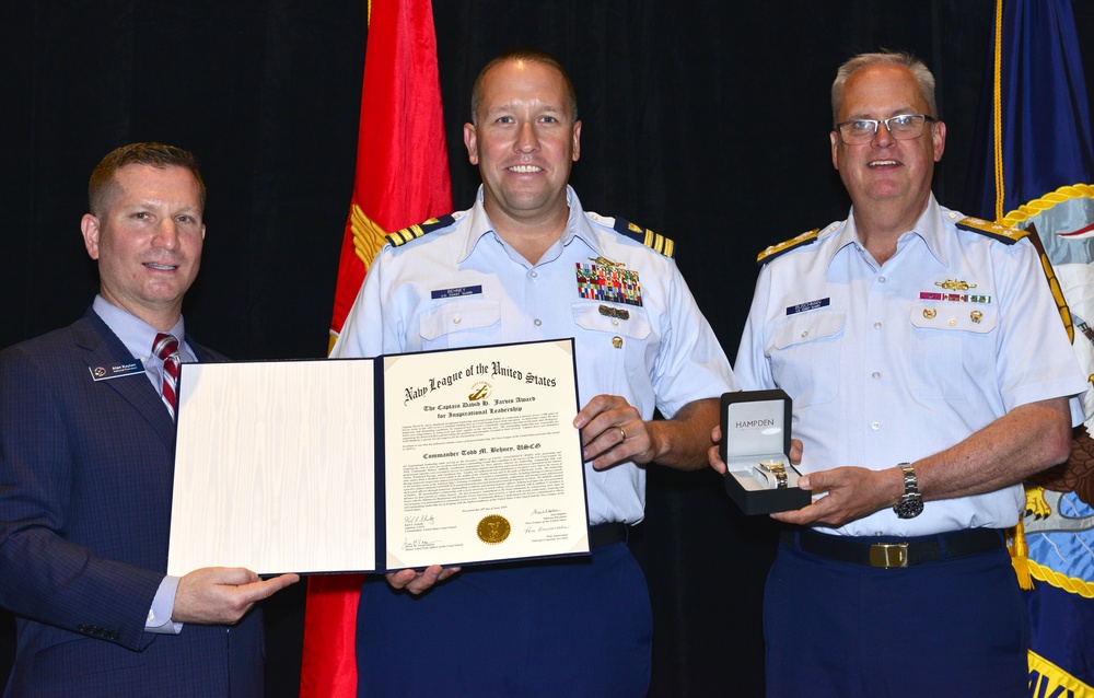 Coast Guardsman receives 2019 Captain David H. Jarvis Award for Inspirational Leadership