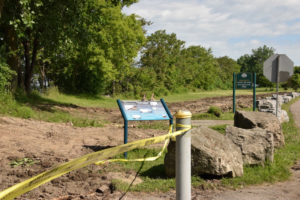 Buffalo District installs electrical line on Unity Island