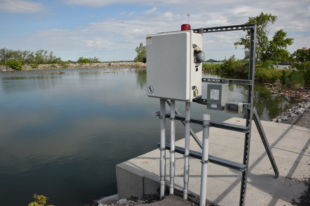 Buffalo District installs electrical line on Unity Island