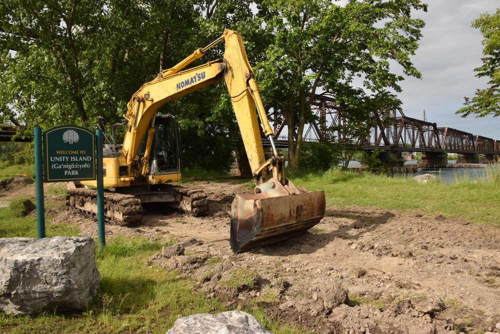 Buffalo District installs electrical line on Unity Island